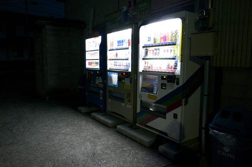 夜の自販機
