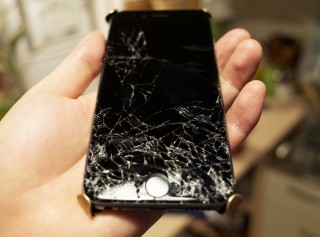 ジーニアスバーで修理の予約したよ…iPhone6を落として割ってしまったのときの応急処置